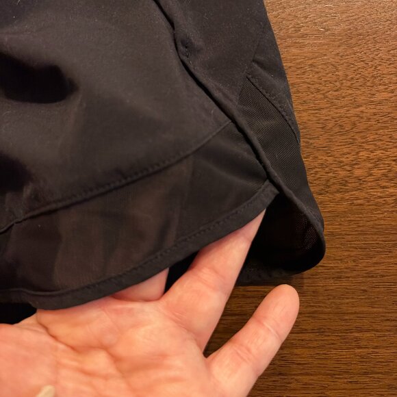 Athleta Mesh Racer Run Mid Rise 4 Short - Picture 5 of 7